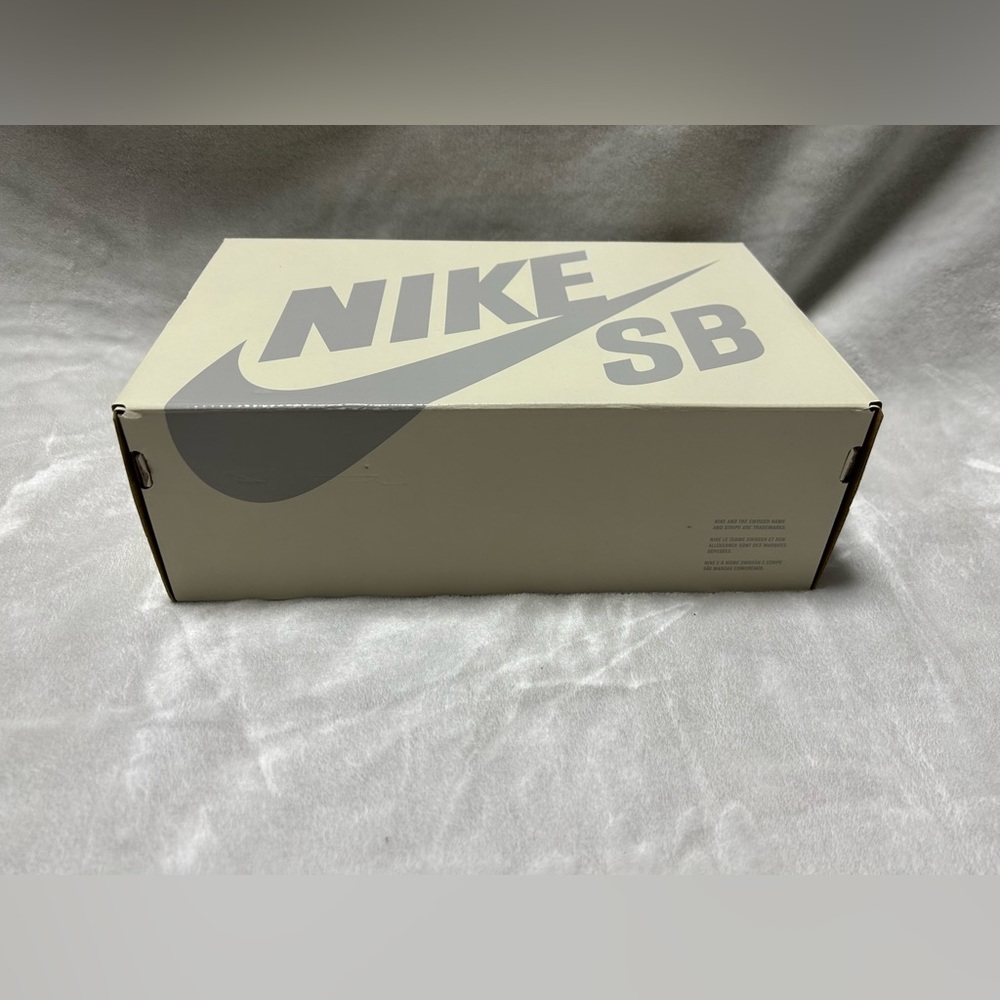 Men's Nike SB Dunk Low QS BLACK / GORGE GREEN SUMMIT WHITE size 9 BOX ONLY